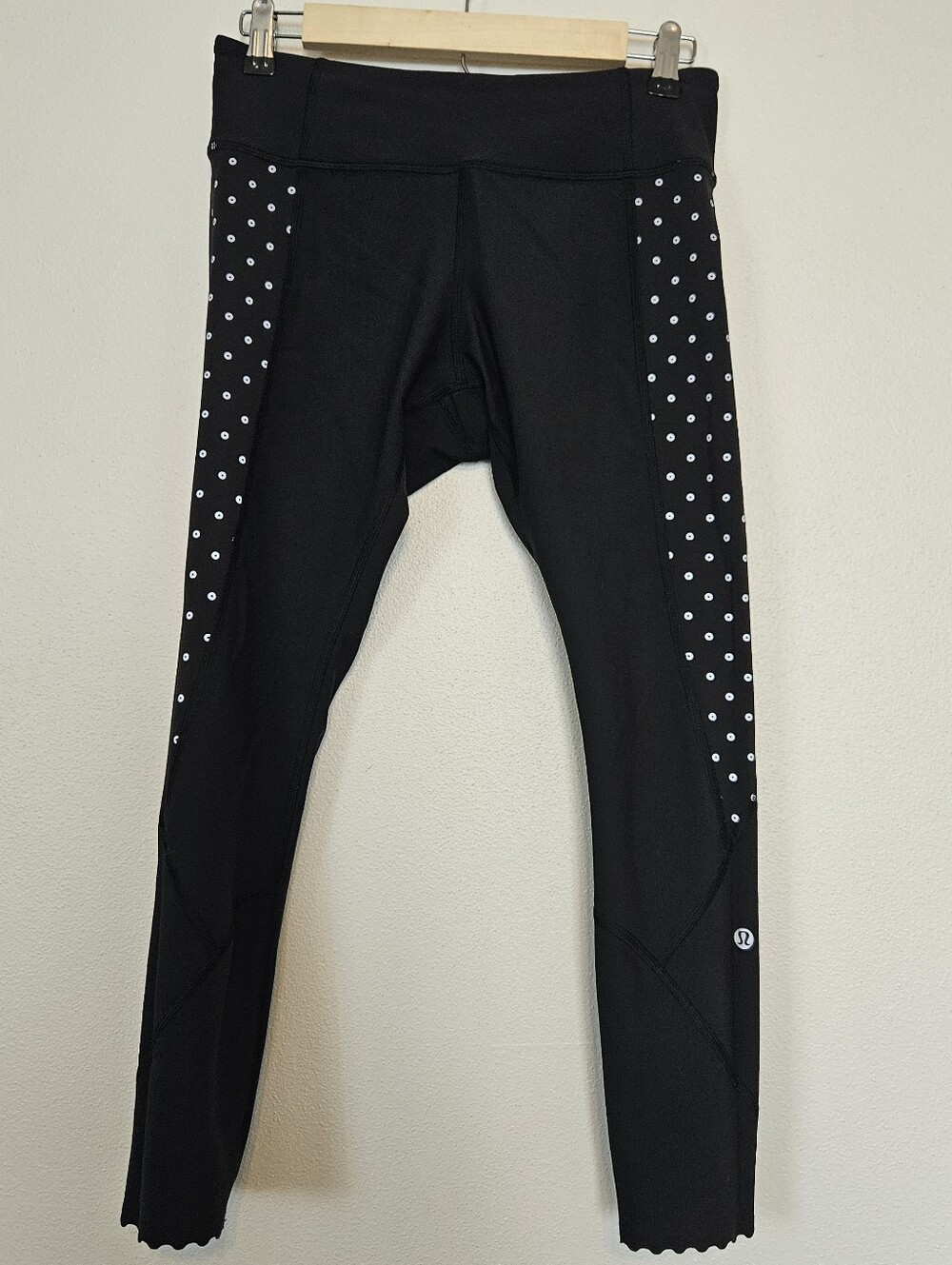 Lululemon Tight Stuff Tight Scalloped Hem Reflective Metallic Dot Leggings 8